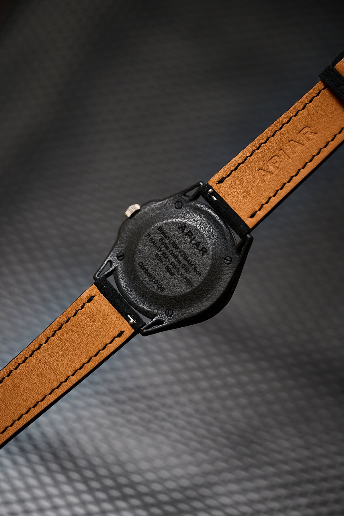 Apiar Carbon1.0 OG case back