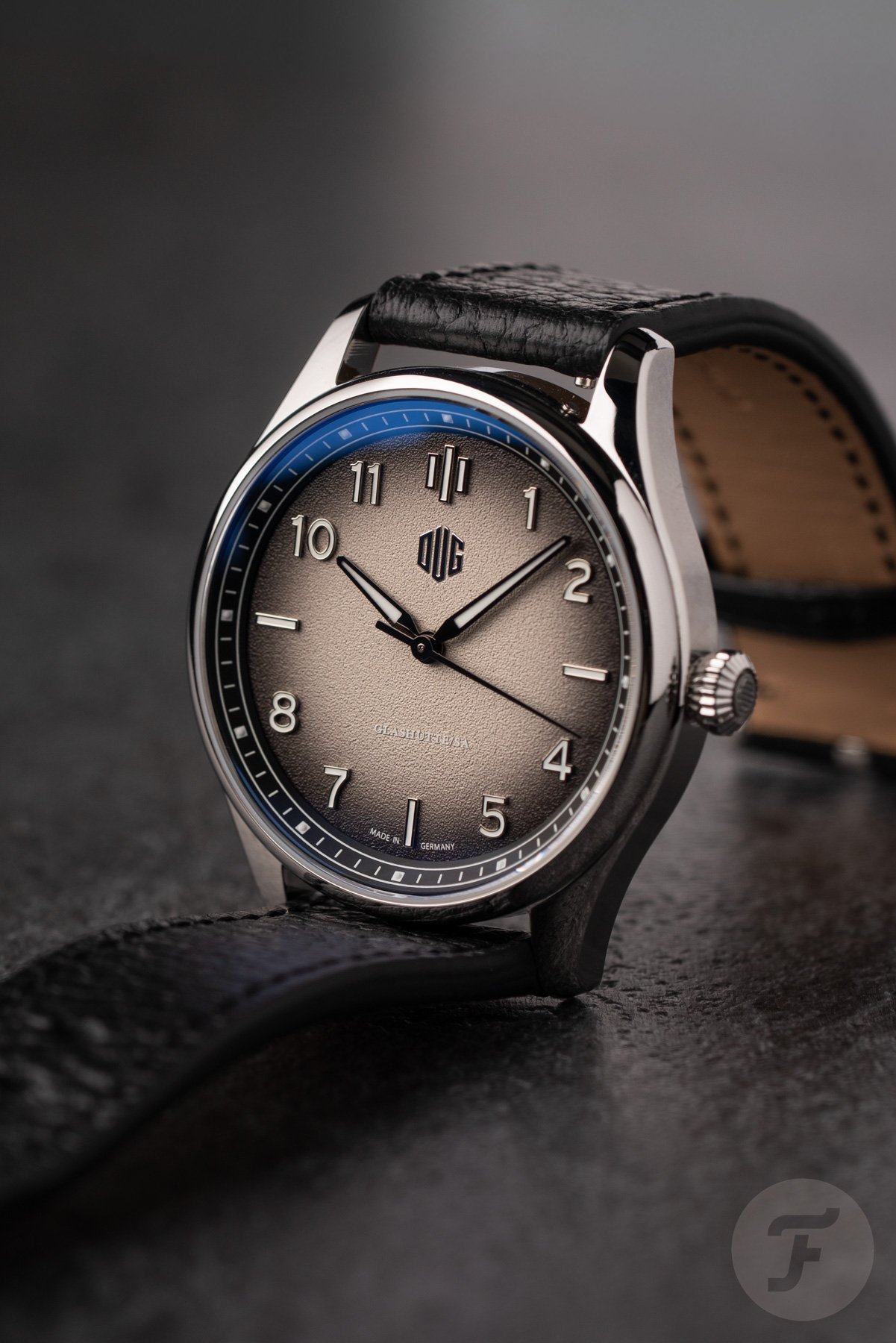gray-dial DUG Purist Typ 2 propped up