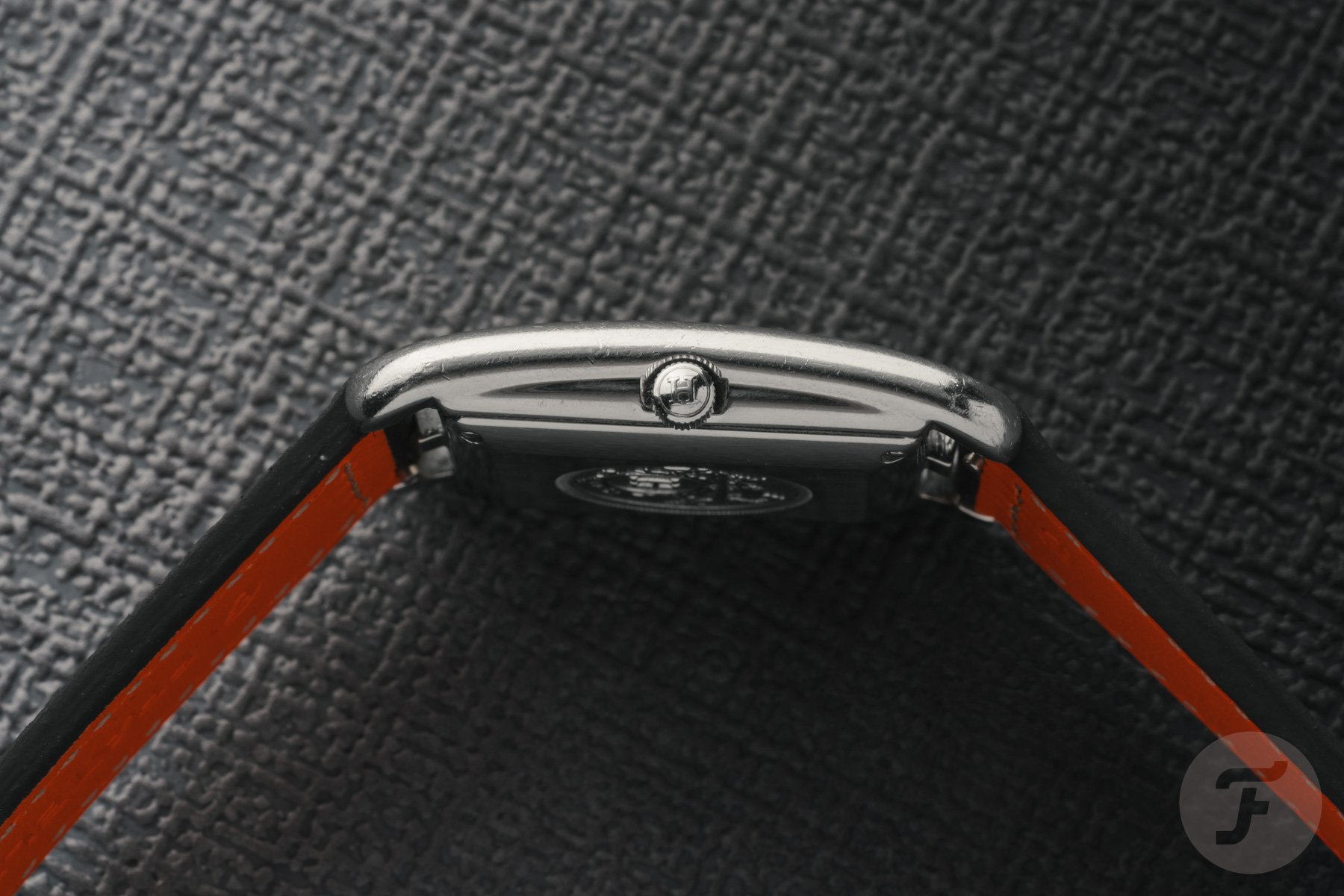 Hermès Cape Cod ref. CC1.710 case profile, crown side