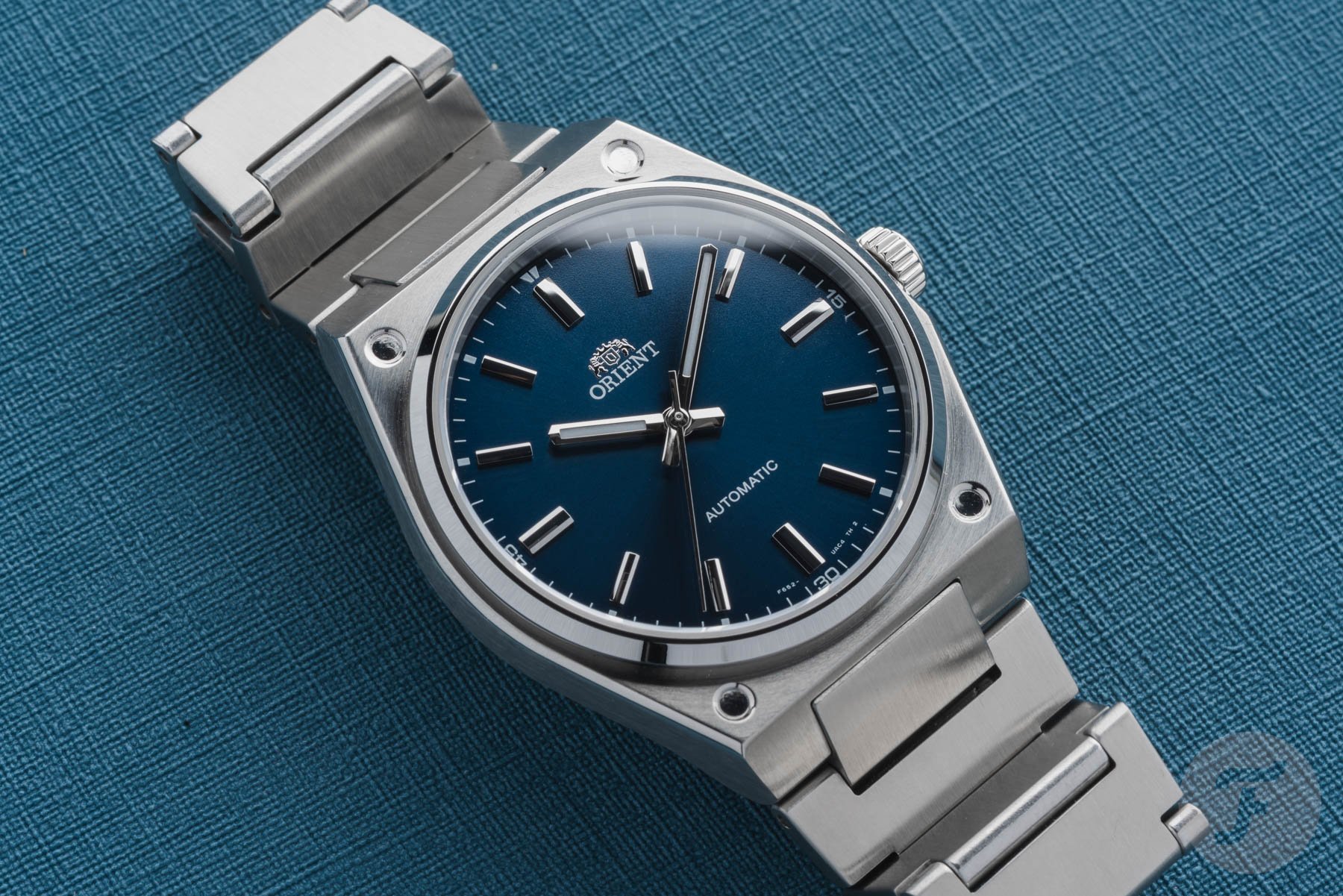 Orient Flusso RA-BB0203L flat-lay on blue surface