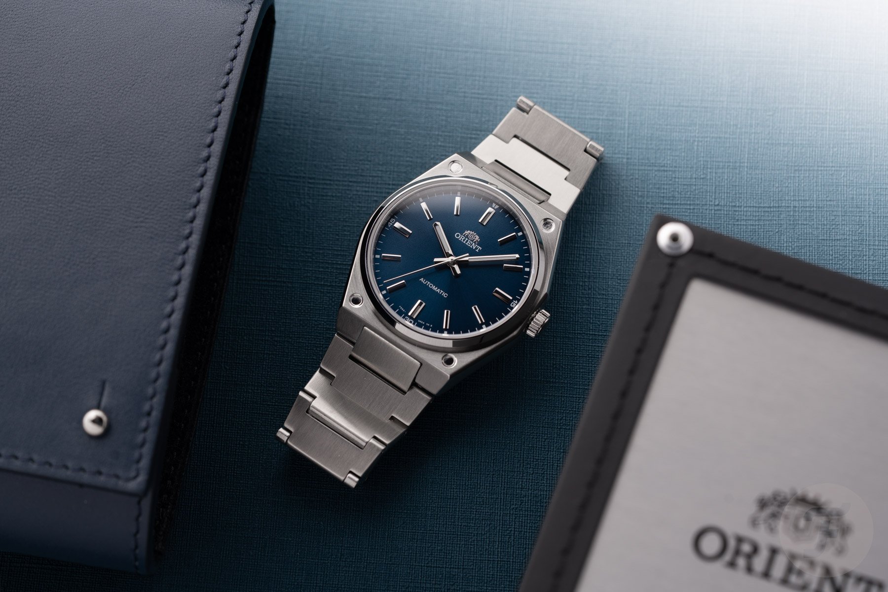 Orient Flusso RA-BB0203L flat-lay between presentation box and watch roll