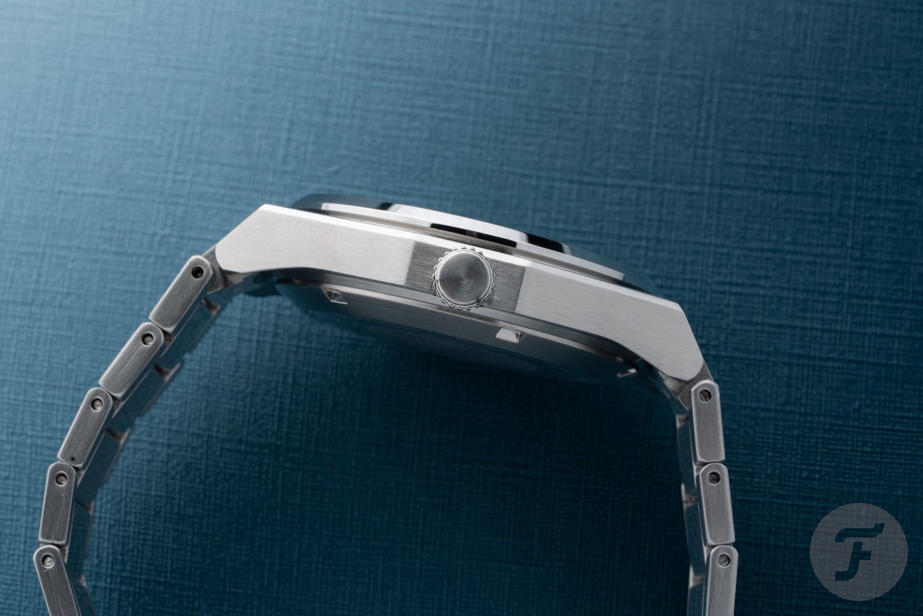 Orient Flusso RA-BB0203L case profile, crown side