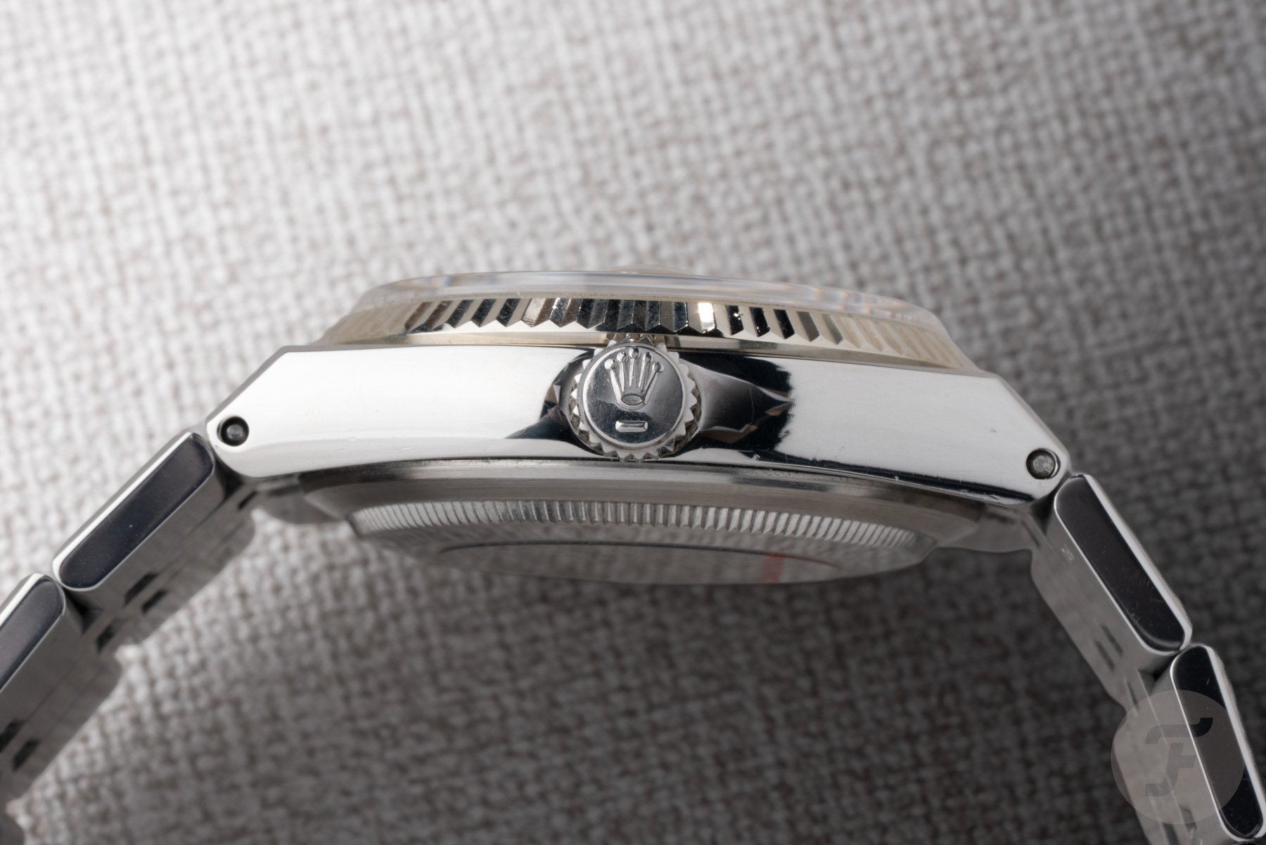 Rolex Oysterquartz Datejust ref. 17000 profile, crown side