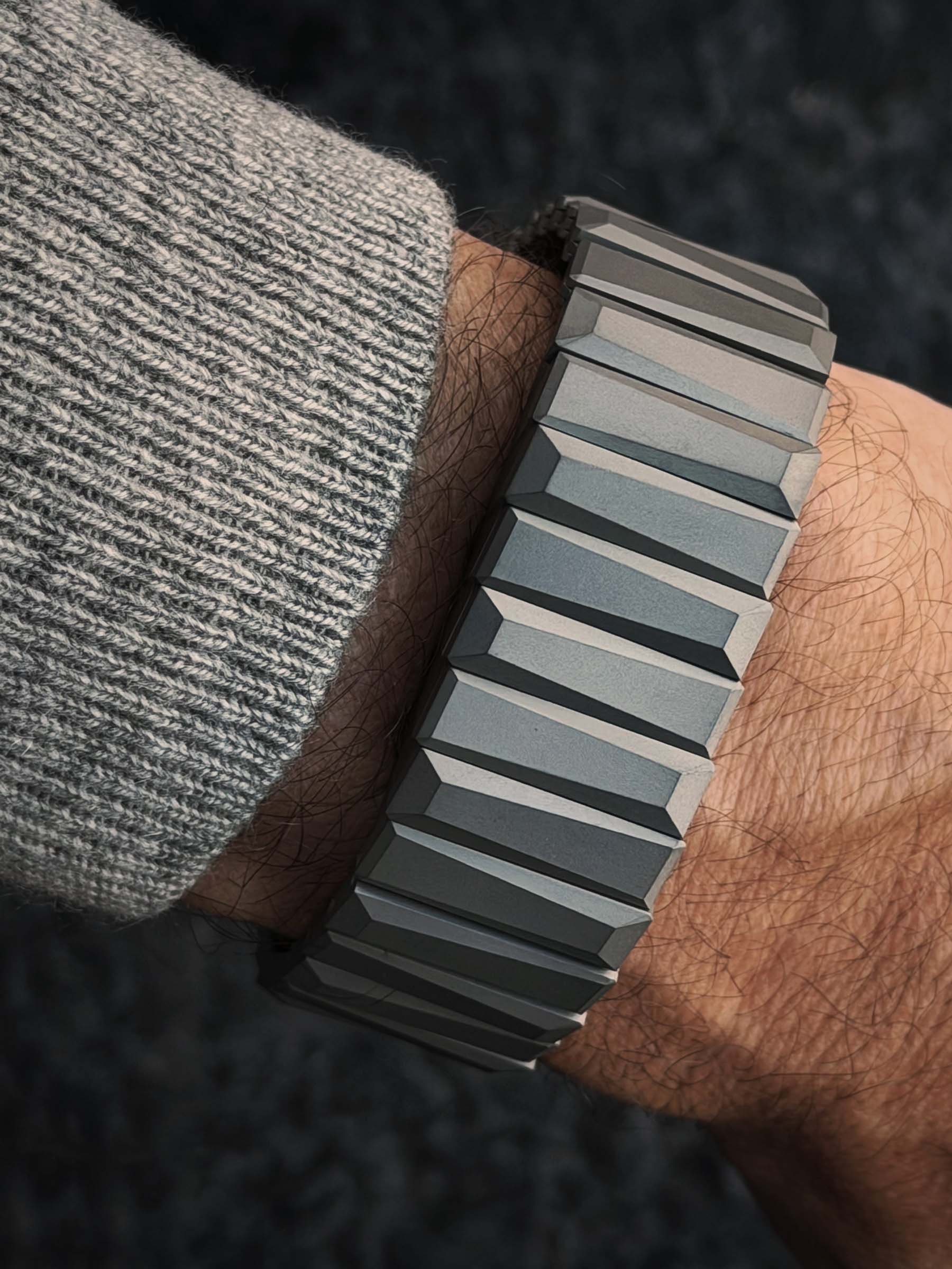 Toledano & Chan Oshinobi with cover closed, wrist shot