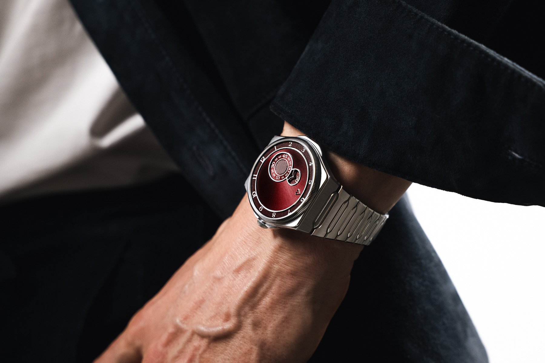 Trilobe Château Trente-Deux on wrist