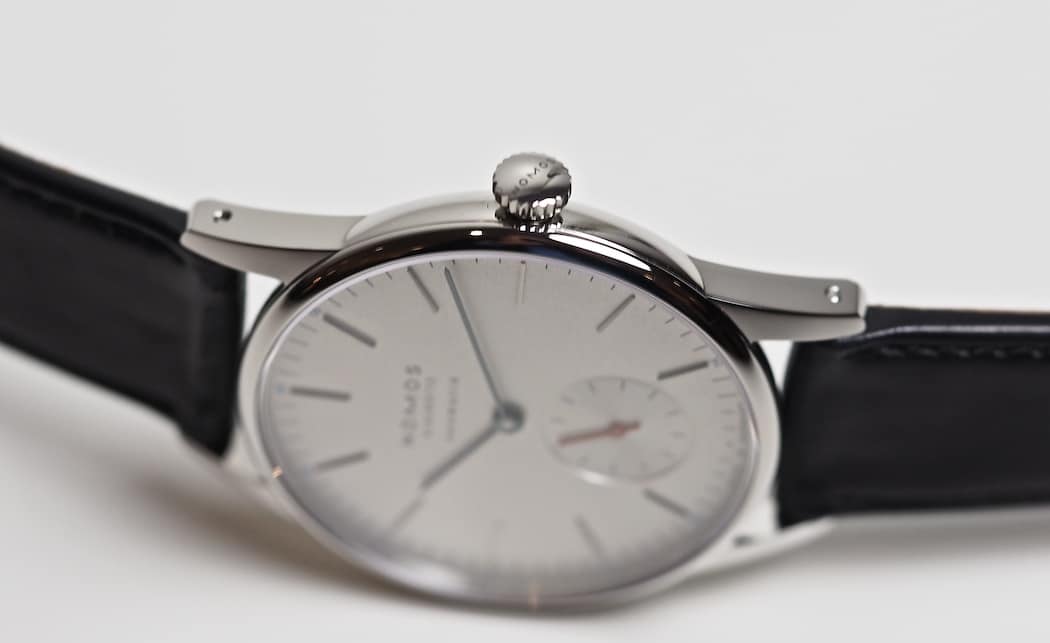 A look at the drilled lug holes on the Nomos Neomatik Orion