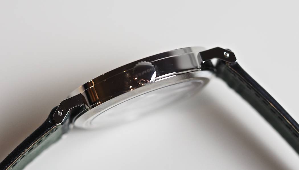 The angular case and lugs of the Nomos Neomatik Tangente