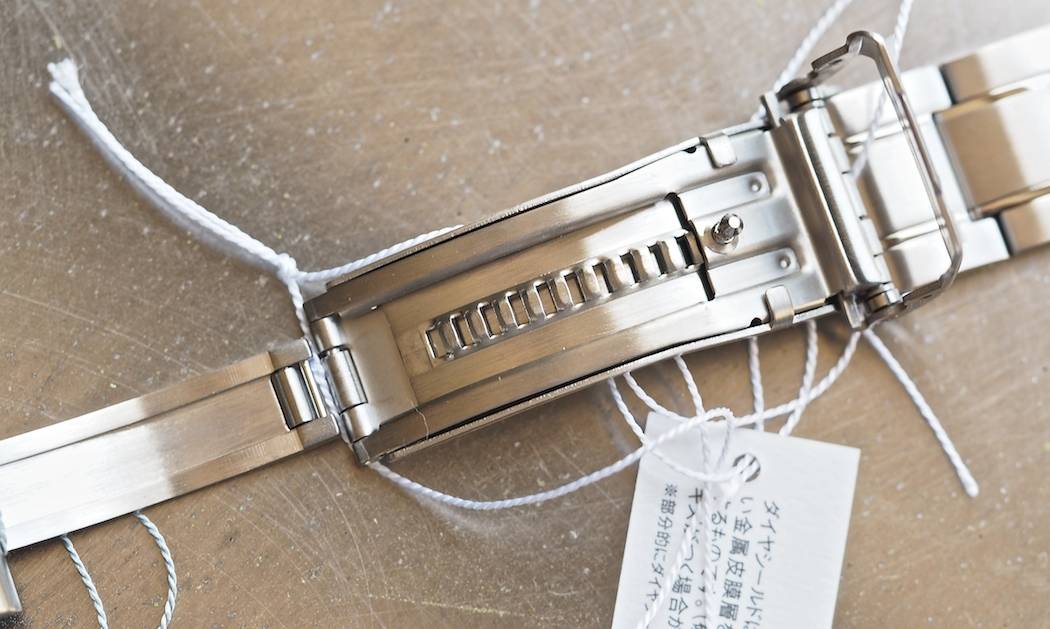 A look at the micro-adjust on the bracelet of the Seiko MM300. It may not look pretty but it works very well.