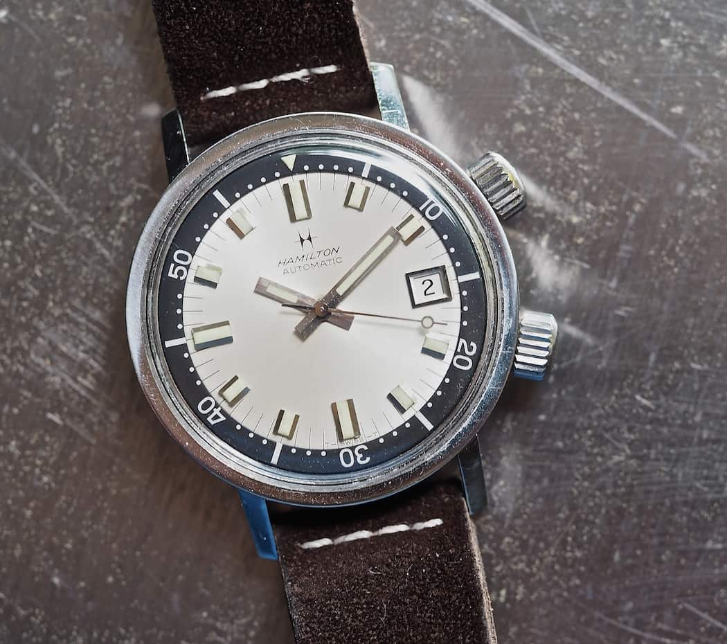 The Hamilton 600 diver features some very prominent crowns