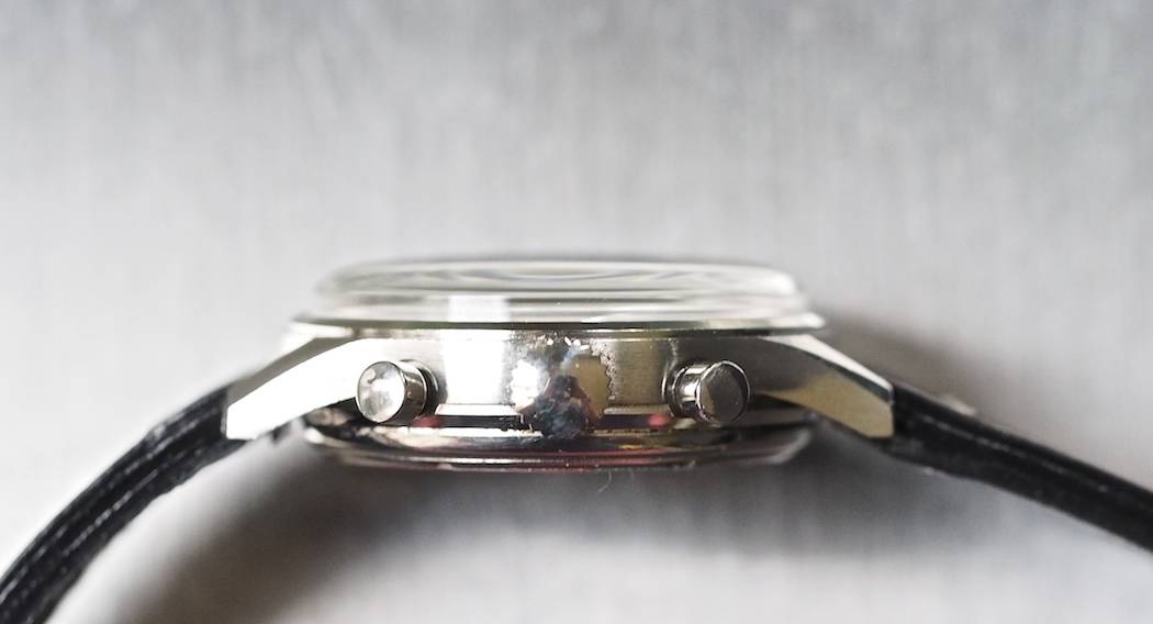A side view of the Gallet Multichron 12