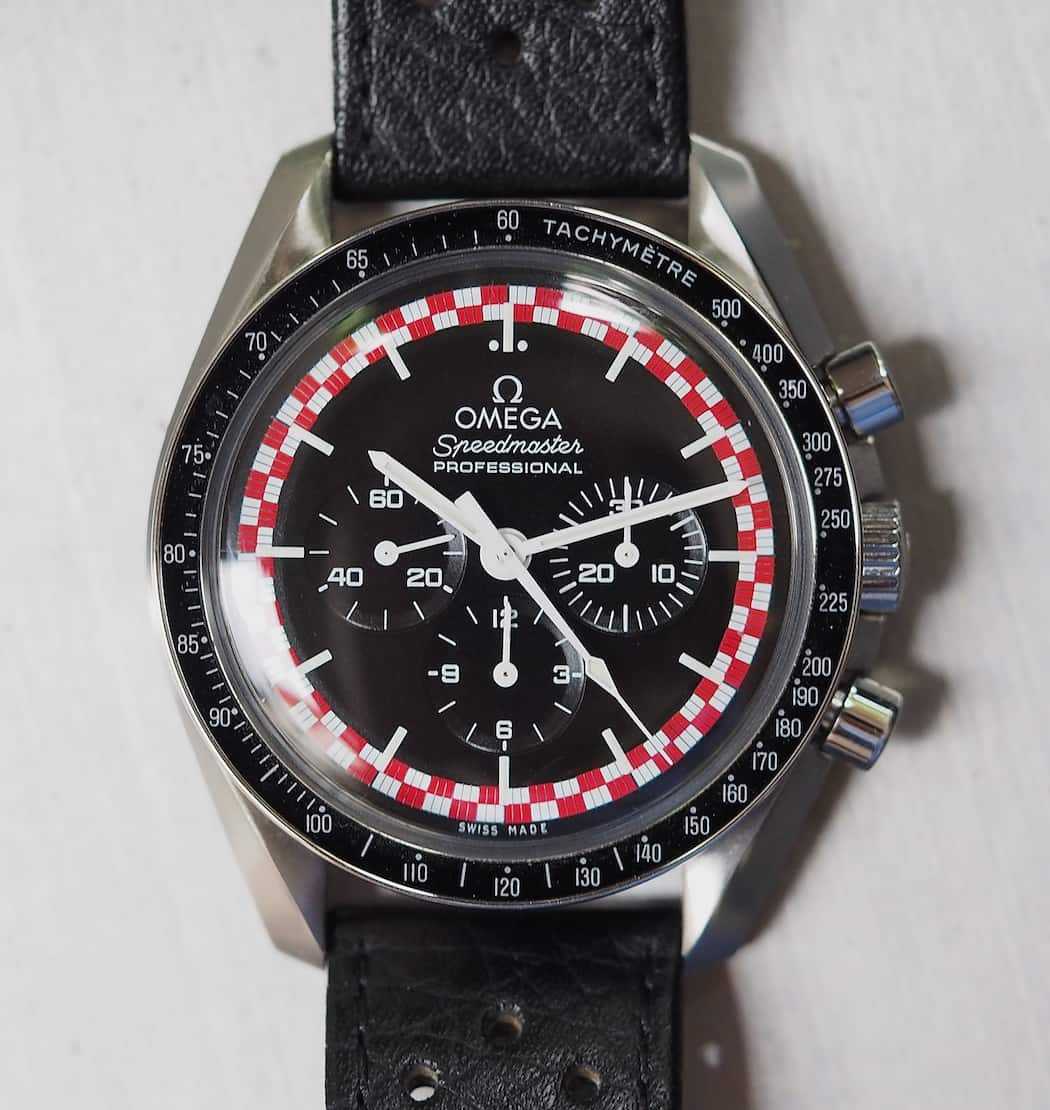 In my opinion, the Speedmaster TinTin looks its best on a simple racing strap