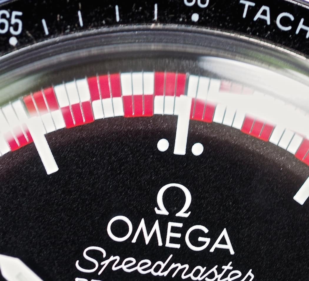 In this macro of the Speedmaster TinTin, see how the red overlaps the white on the track - it's not perfect, which makes it fantastic. Also see the dial surface and how it dips to form a "step"