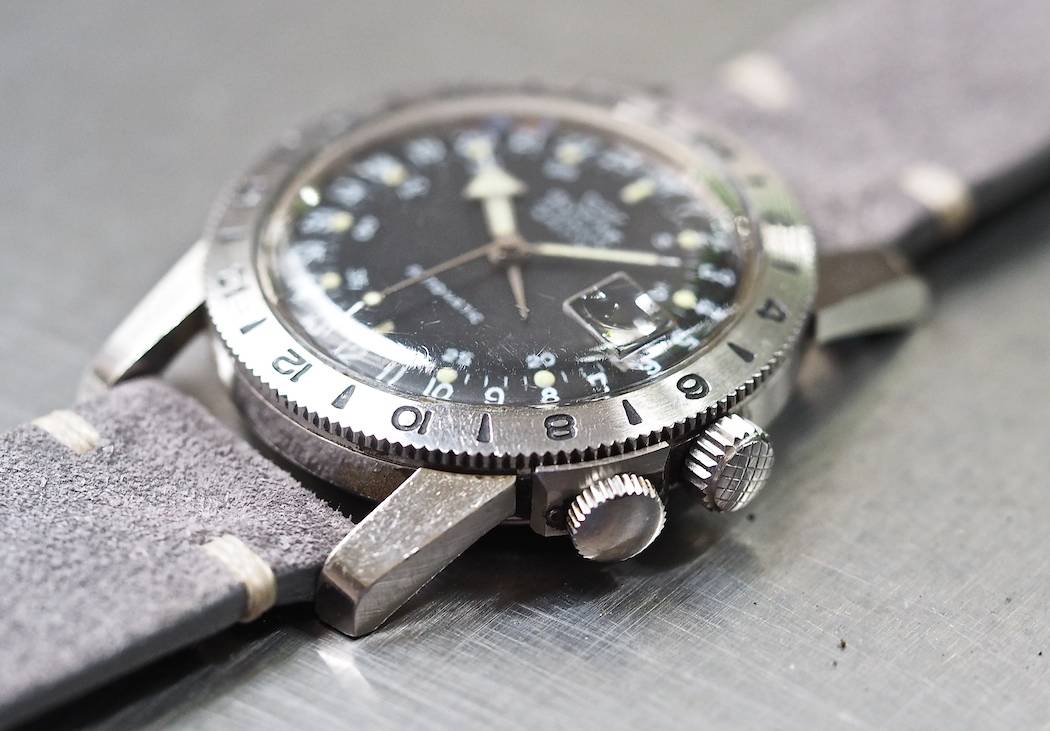 The massive lugs of the Glycine Airman and those great crowns