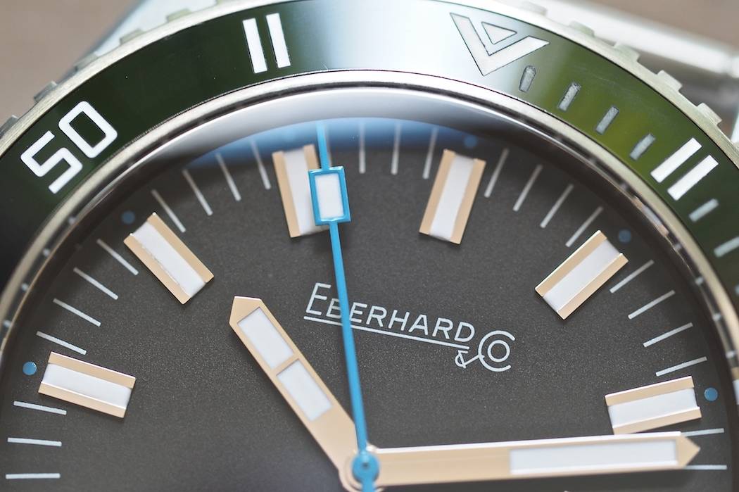 The arrow at 12:00 as well as the minute markers on the bezel through 15 are filled with lume on the Scafograf 300