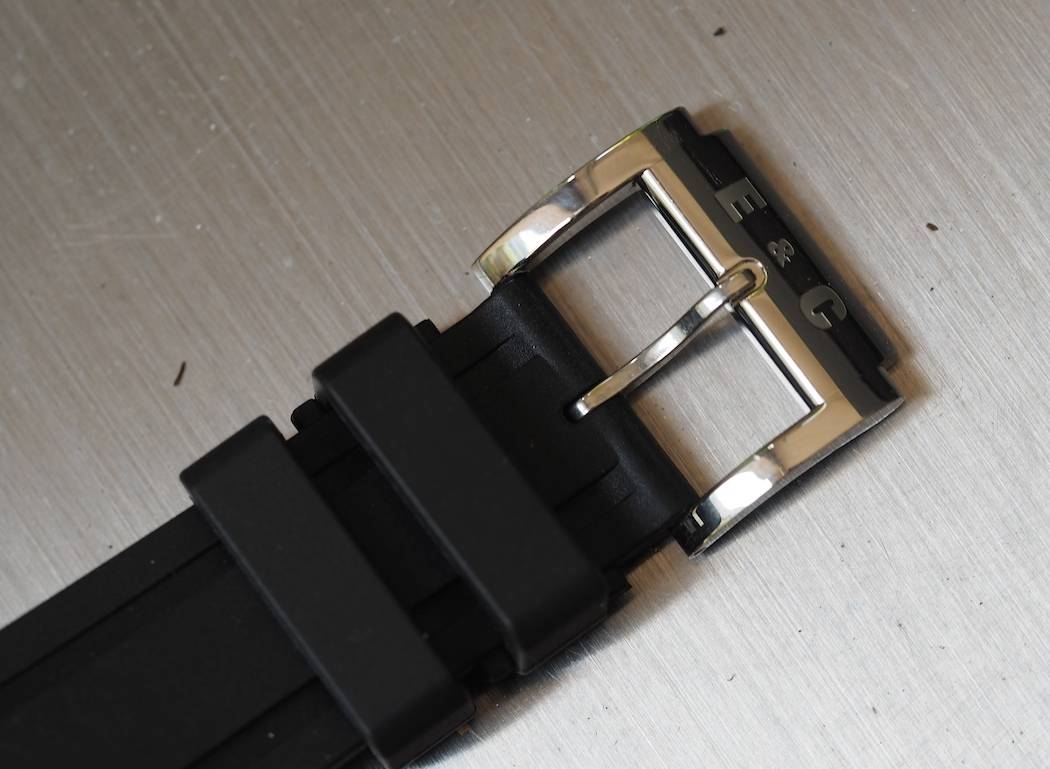 The bold pin buckle found on the Scafograf 300