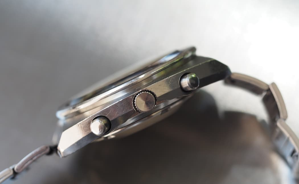 A look at the Seiko 6139 Pogue case from the side shows many surfaces
