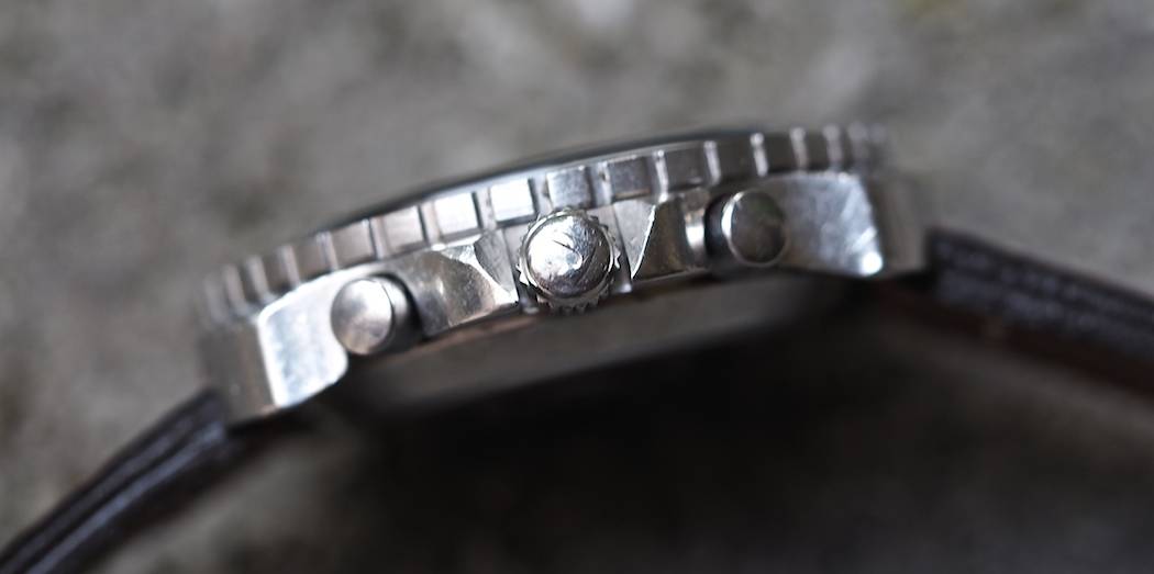 The signed crown and reasonable height of the Roamer Stingray Chrono Diver