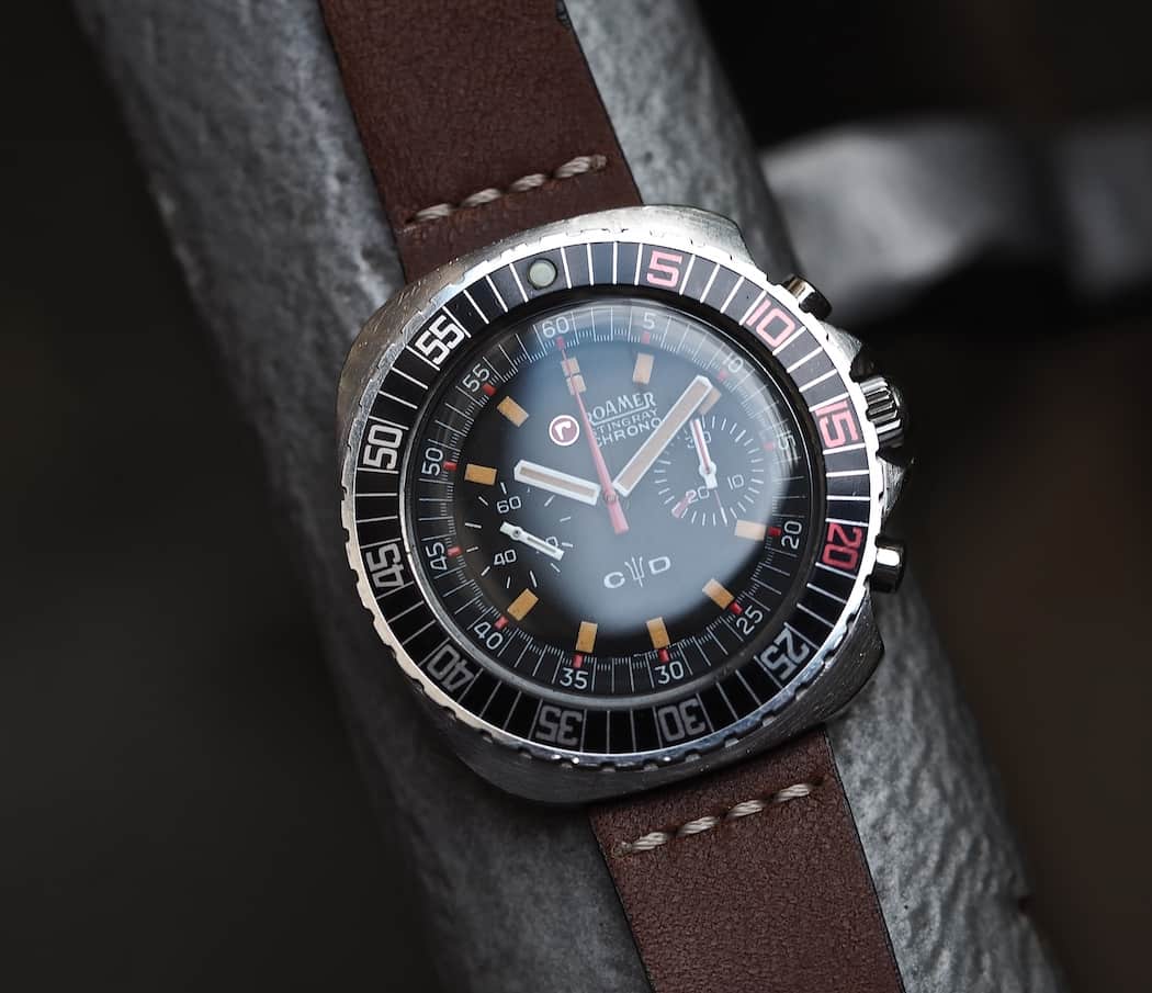 Note the further spacing of the lower pusher on the Roamer Stingray Chrono Diver denoting a Valjoux 23