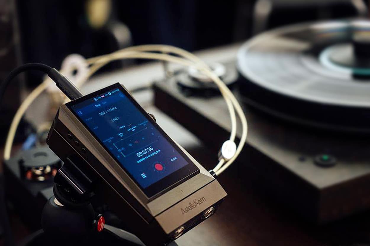 AK380 with the new Recorder attached, while ripping an elpee -