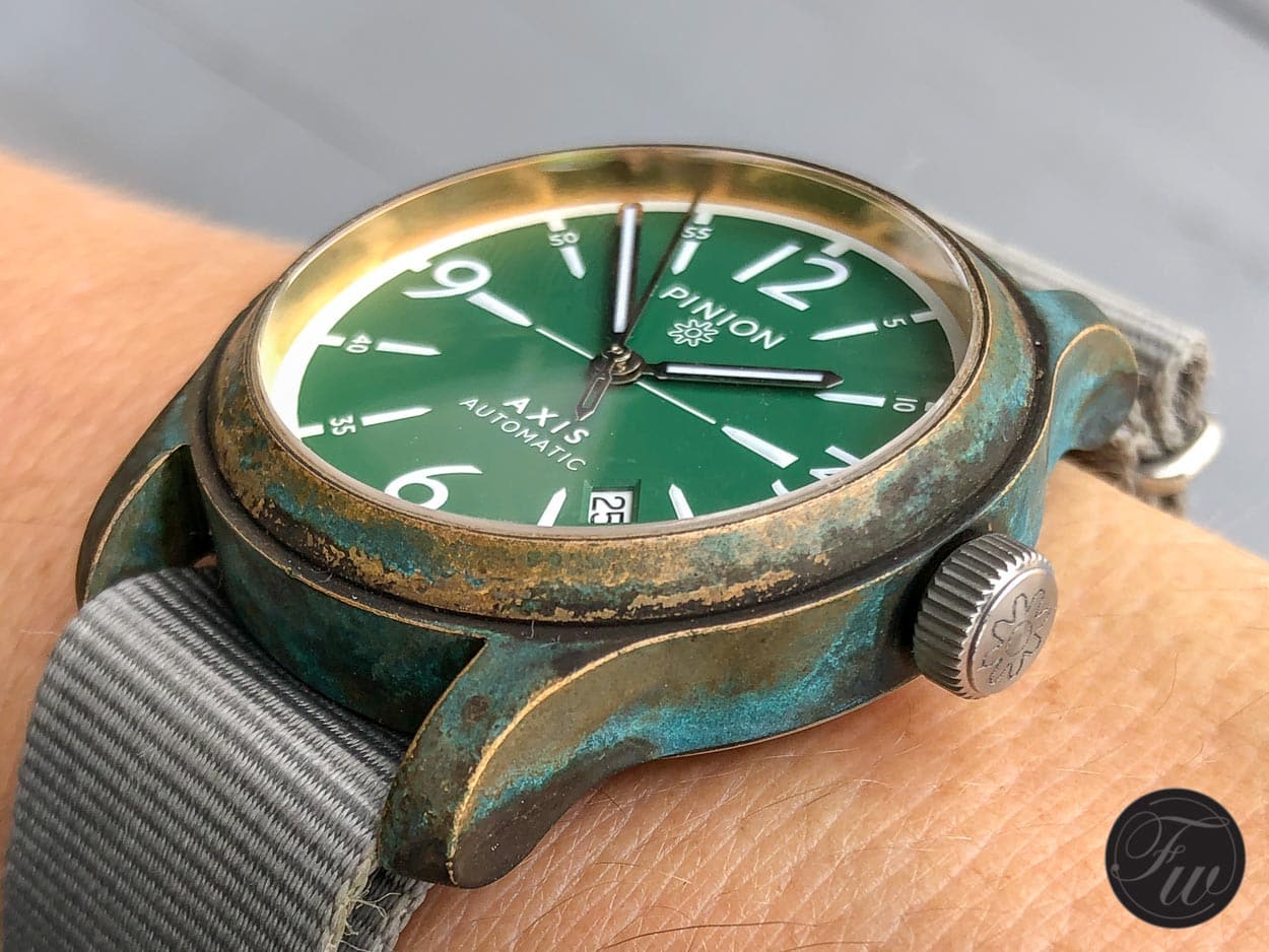 Корпус часов лучше. Oris Bronze патина. Panerai 382 Green патина. Bronze watch Patina. Бронзовые наручные часы с патиной.