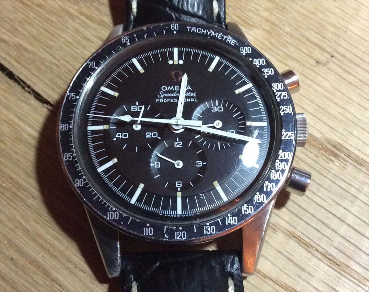 Another straight-lug 145.012 (105.003 case with later caseback?), but does have the 'Professional' text.